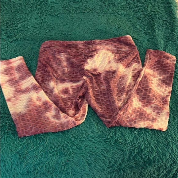 Women’s Purple Tie-Dye Leggings - Picture 3 of 5